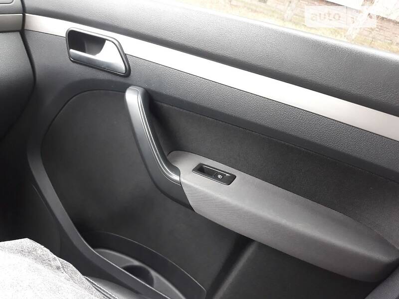 Минивэн Volkswagen Touran 2009 в Львове