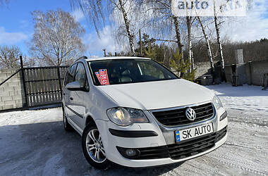 Минивэн Volkswagen Touran 2010 в Кременце