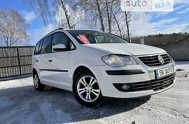 Минивэн Volkswagen Touran 2010 в Кременце