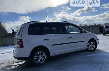 Минивэн Volkswagen Touran 2010 в Кременце