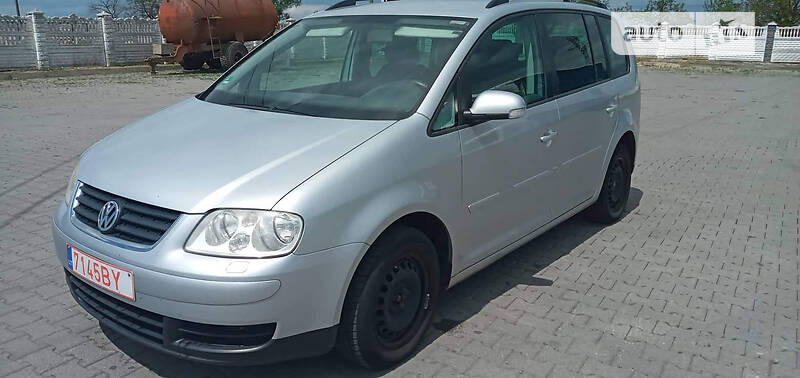 Мінівен Volkswagen Touran 2004 в Чернівцях