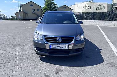 Минивэн Volkswagen Touran 2007 в Рожище