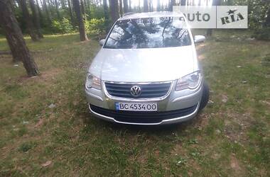 Минивэн Volkswagen Touran 2007 в Золочеве