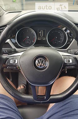 Мінівен Volkswagen Touran 2016 в Чернівцях