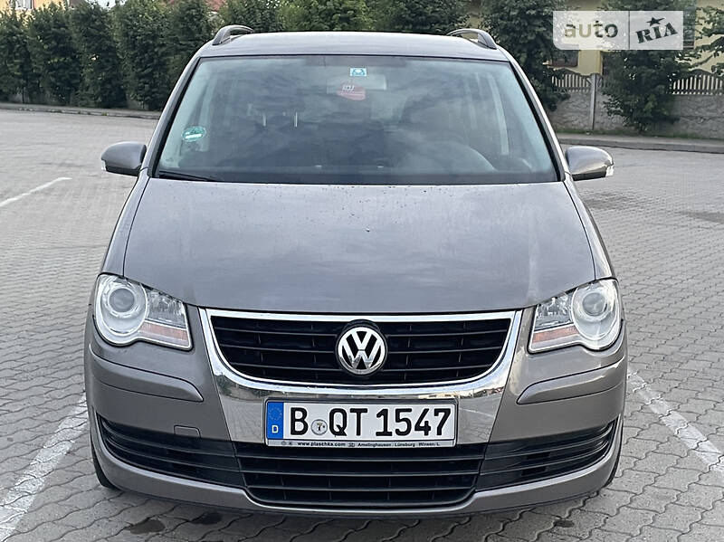 Минивэн Volkswagen Touran 2007 в Городке