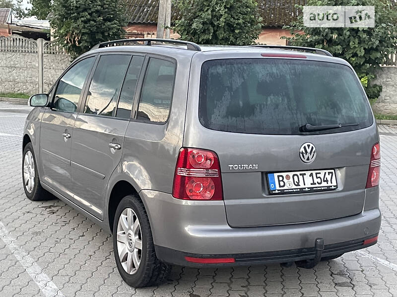 Минивэн Volkswagen Touran 2007 в Городке