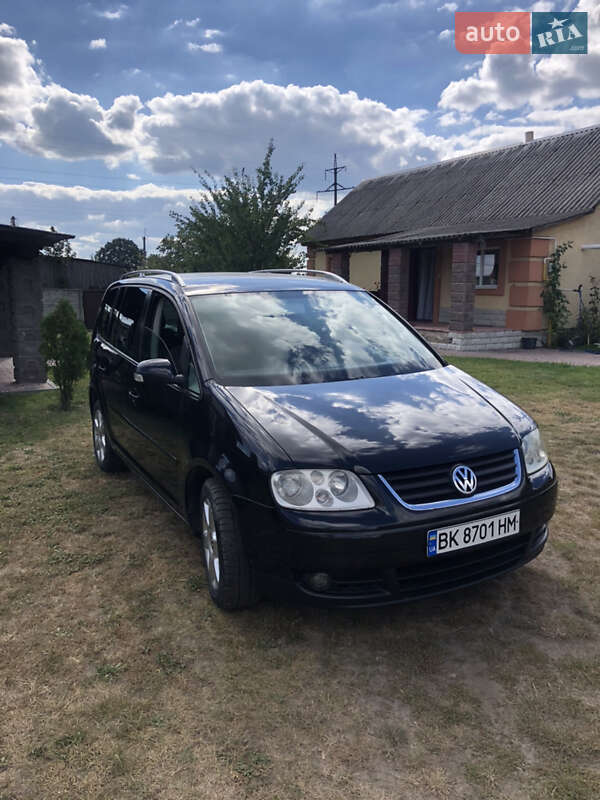 Минивэн Volkswagen Touran 2004 в Рокитном