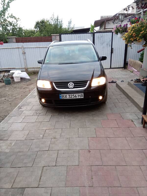 Минивэн Volkswagen Touran 2003 в Староконстантинове