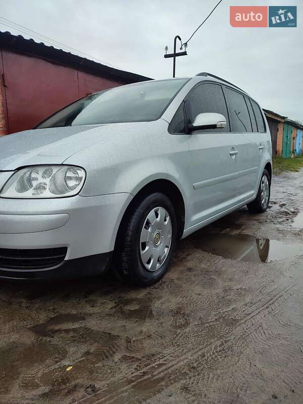 Минивэн Volkswagen Touran 2004 в Гадяче