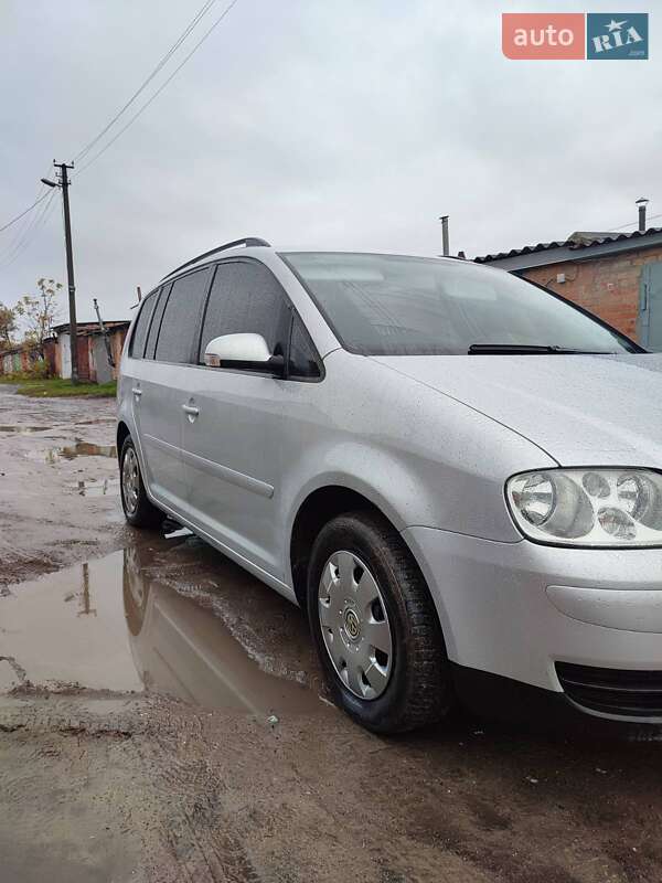 Минивэн Volkswagen Touran 2004 в Гадяче