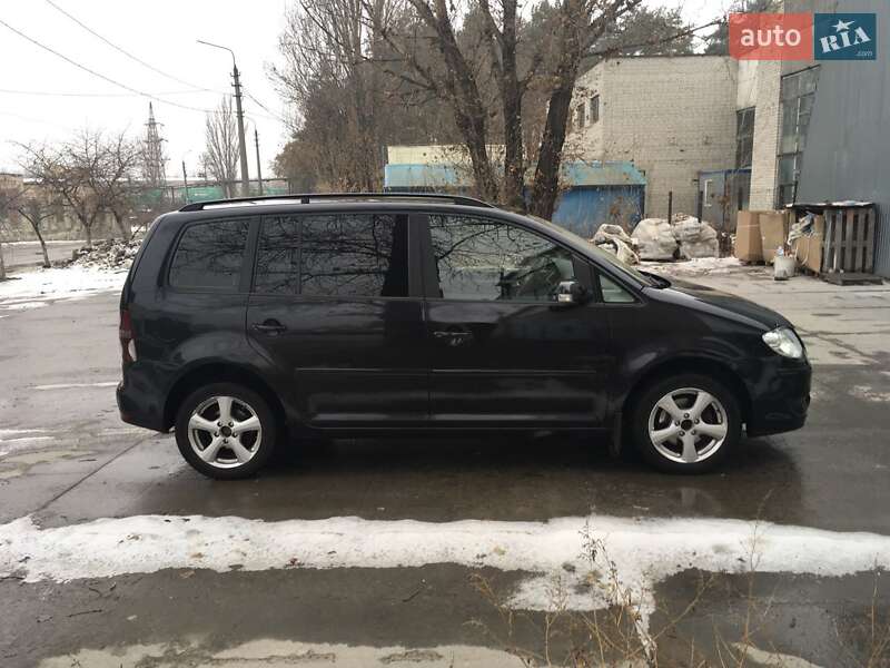 Мінівен Volkswagen Touran 2008 в Києві