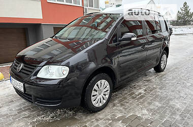 Универсал Volkswagen Touran 2004 в Вараше