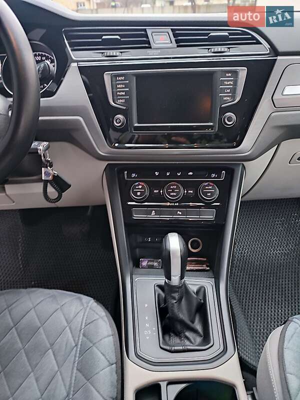 Мікровен Volkswagen Touran 2015 в Львові