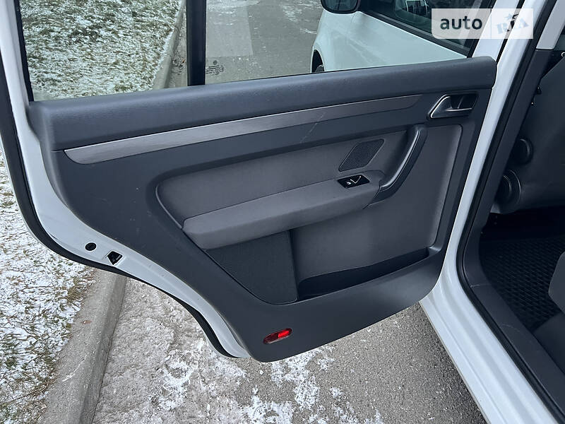 Минивэн Volkswagen Touran 2011 в Киеве