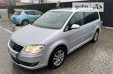 Универсал Volkswagen Touran 2007 в Коростене