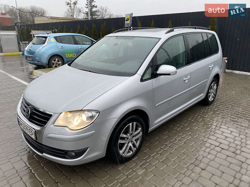 Универсал Volkswagen Touran 2007 в Коростене