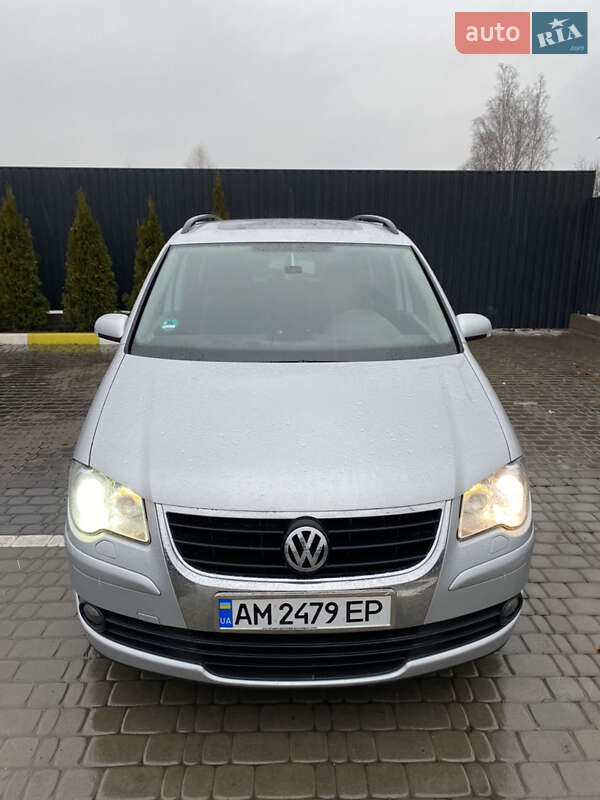 Универсал Volkswagen Touran 2007 в Коростене