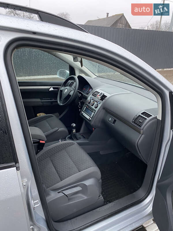 Универсал Volkswagen Touran 2007 в Коростене