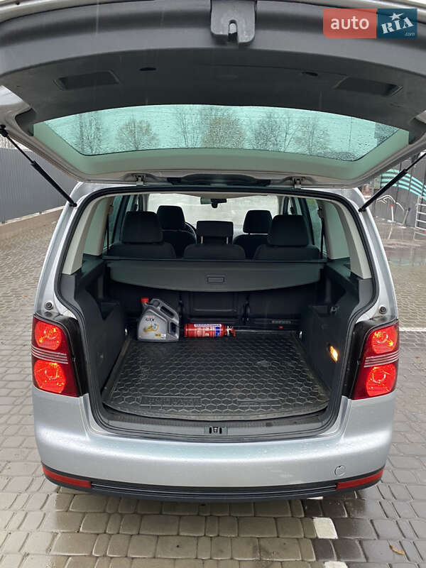 Универсал Volkswagen Touran 2007 в Коростене