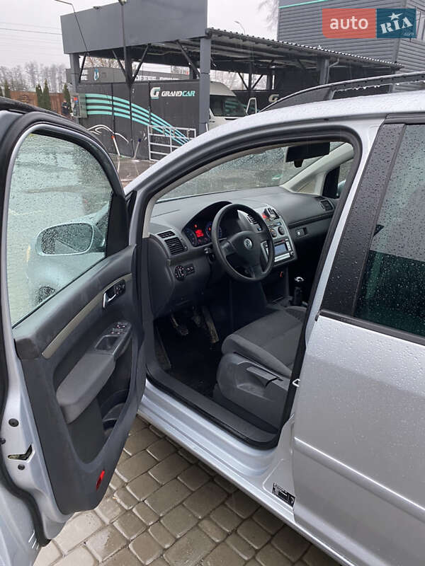 Универсал Volkswagen Touran 2007 в Коростене