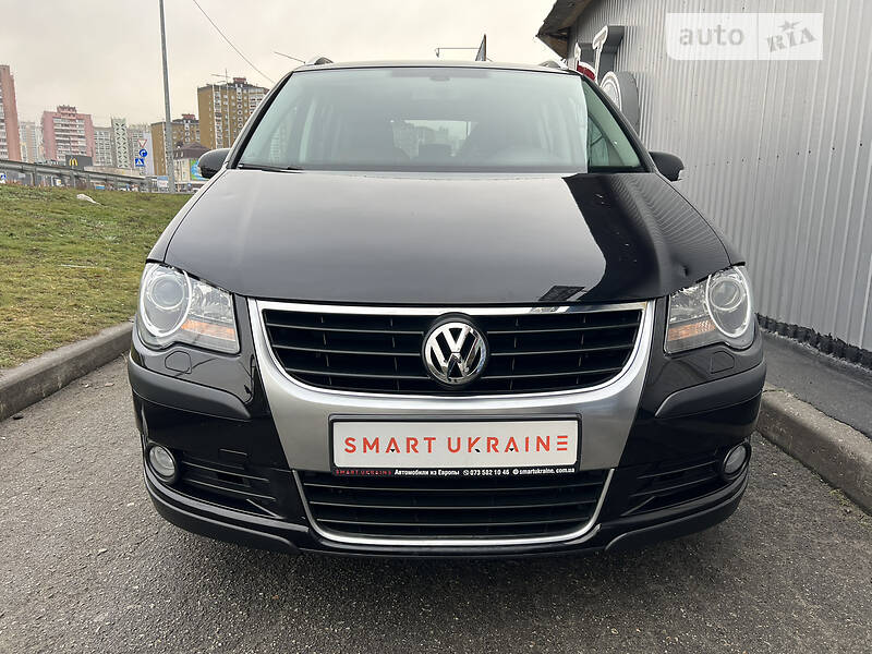 Минивэн Volkswagen Touran 2008 в Киеве