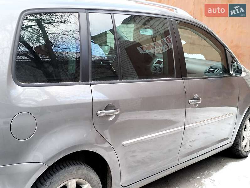 Минивэн Volkswagen Touran 2007 в Ровно