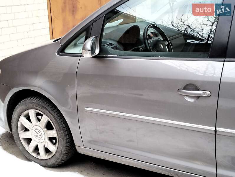 Минивэн Volkswagen Touran 2007 в Ровно
