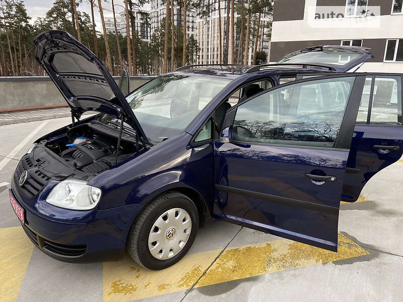 Минивэн Volkswagen Touran 2006 в Киеве