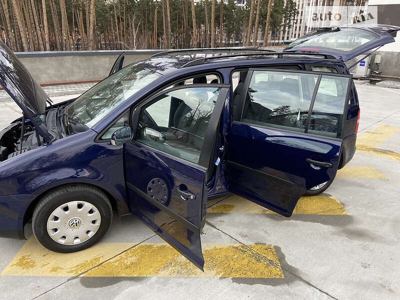 Минивэн Volkswagen Touran 2006 в Киеве