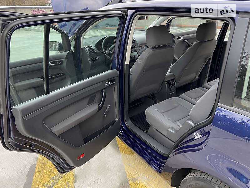 Минивэн Volkswagen Touran 2006 в Киеве