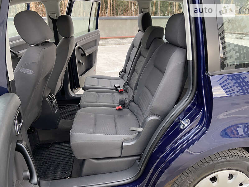 Минивэн Volkswagen Touran 2006 в Киеве