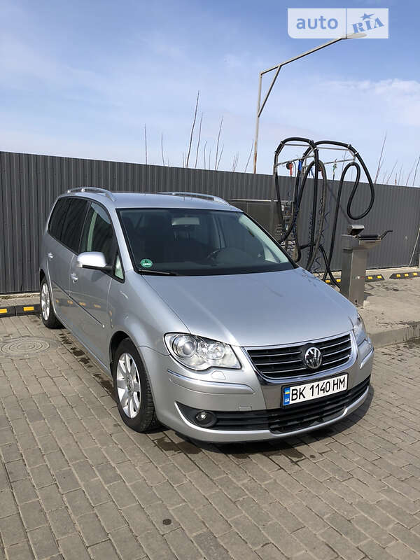 Минивэн Volkswagen Touran 2006 в 