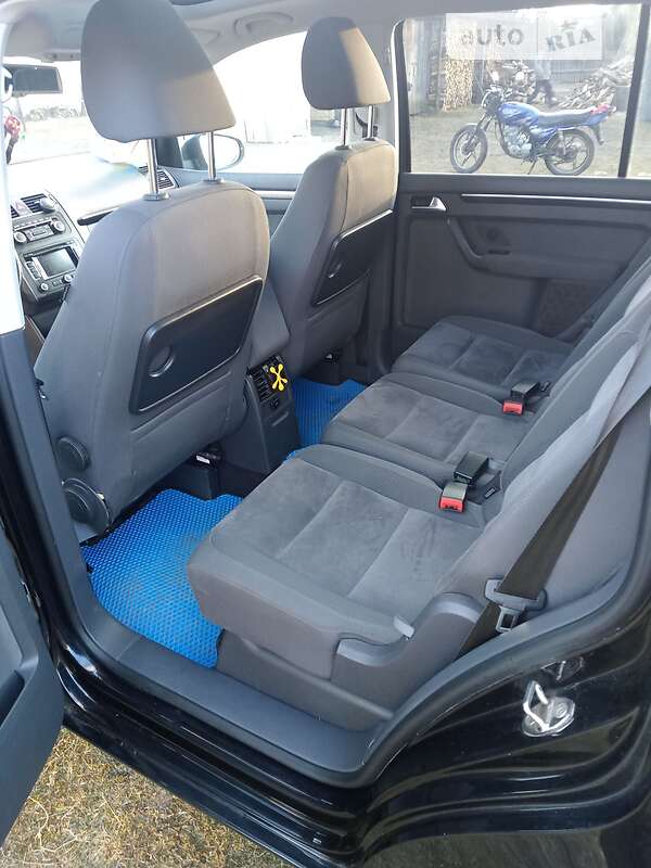 Мікровен Volkswagen Touran 2011 в Камені-Каширському