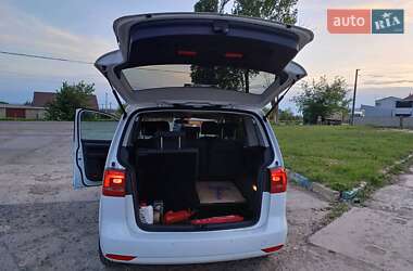 Микровэн Volkswagen Touran 2014 в Рени