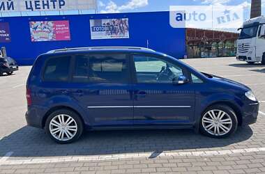 Минивэн Volkswagen Touran 2007 в Нововолынске