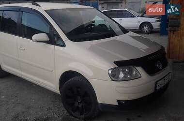 Минивэн Volkswagen Touran 2006 в Вольногорске
