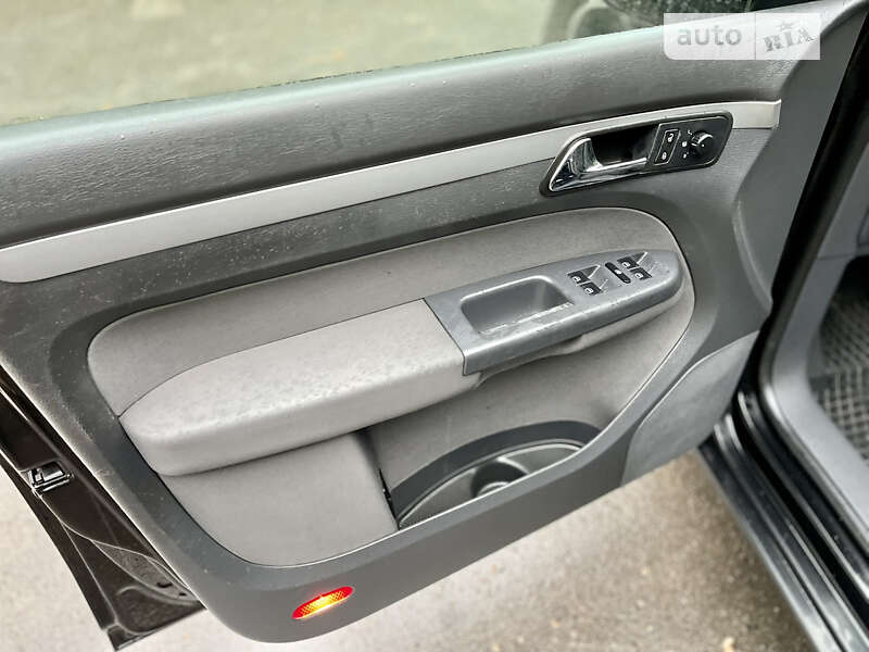 Мінівен Volkswagen Touran 2004 в Луцьку