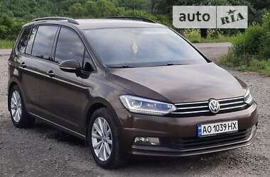 Мікровен Volkswagen Touran 2015 в Сваляві