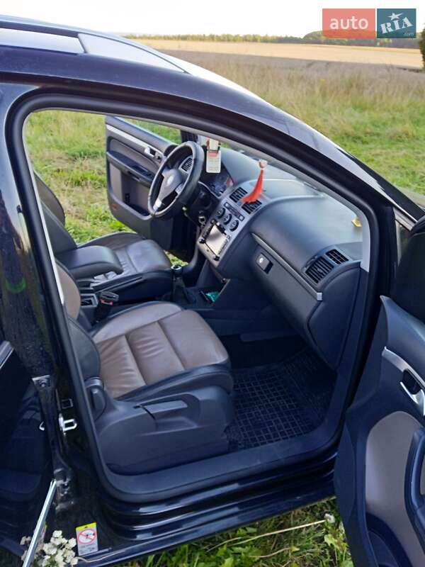 Минивэн Volkswagen Touran 2009 в Бережанах