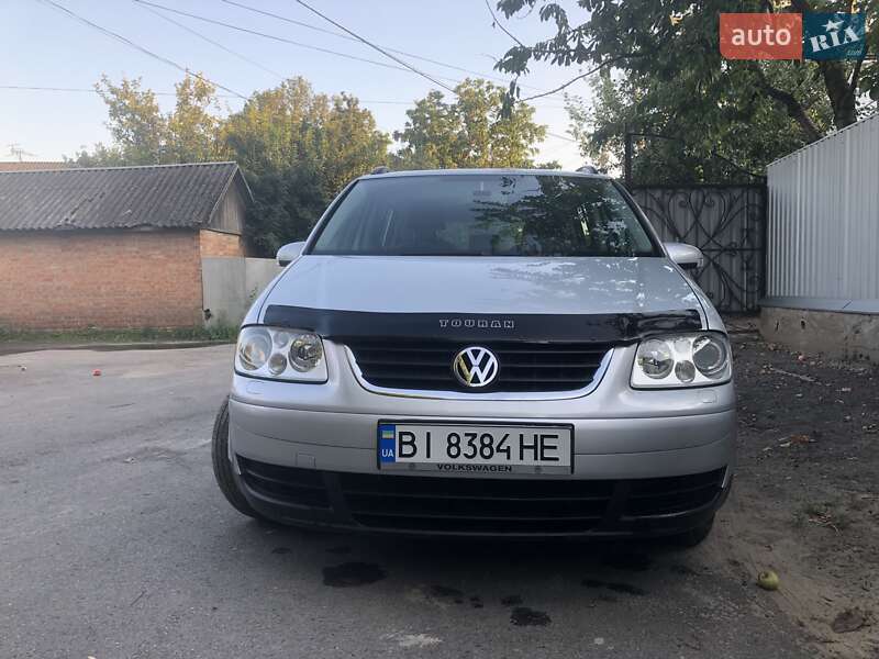 Минивэн Volkswagen Touran 2006 в Гадяче