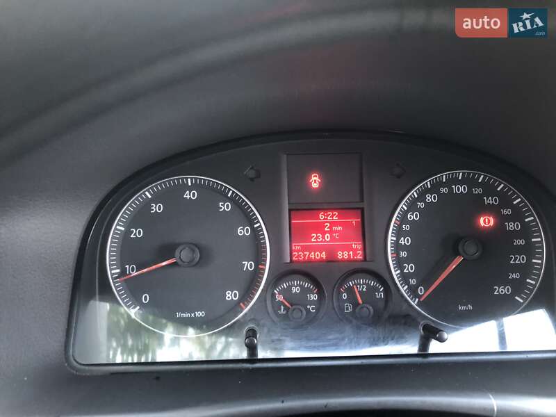 Минивэн Volkswagen Touran 2006 в Гадяче