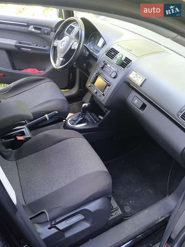 Микровэн Volkswagen Touran 2011 в Нововолынске