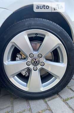 Мікровен Volkswagen Touran 2013 в 