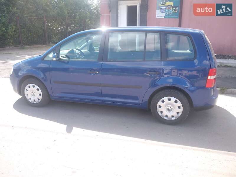 Минивэн Volkswagen Touran 2004 в Калуше