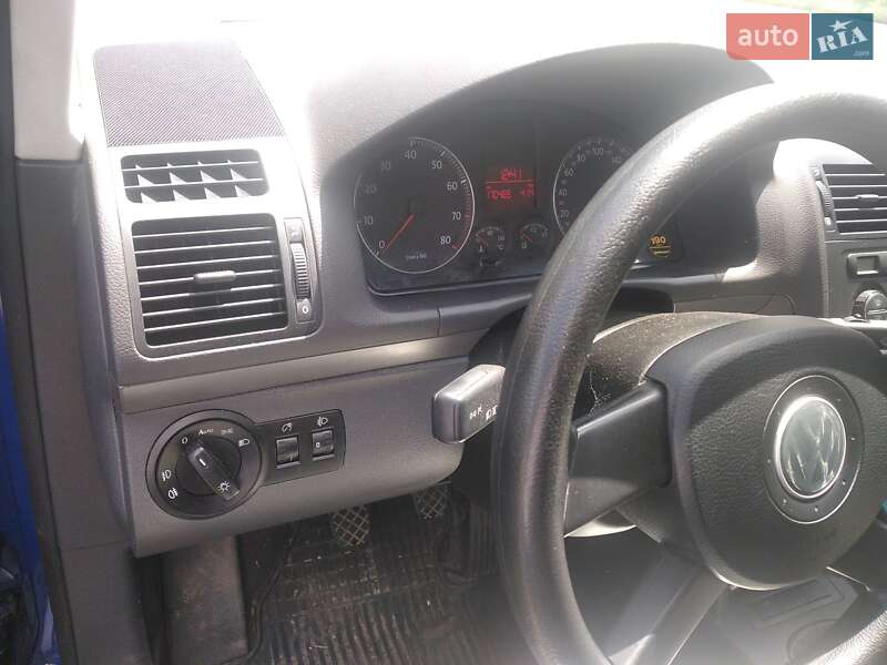 Минивэн Volkswagen Touran 2004 в Калуше