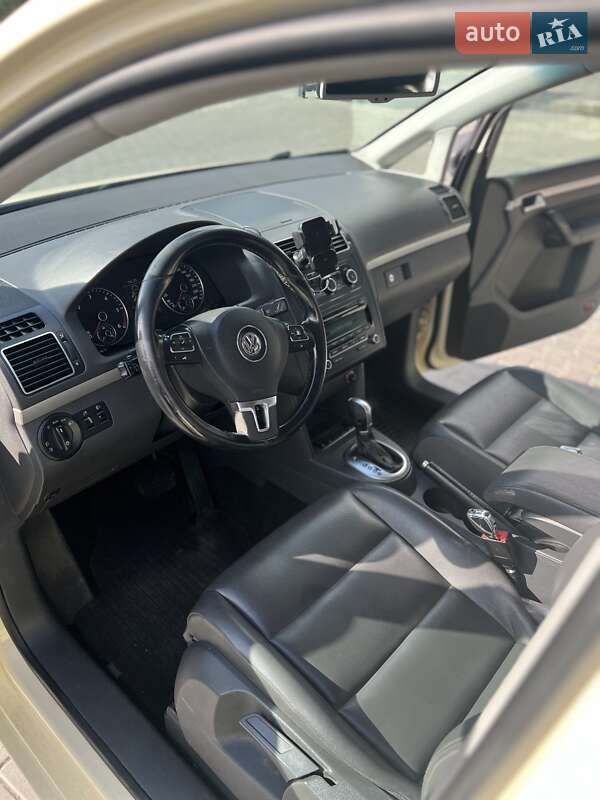 Микровэн Volkswagen Touran 2015 в Глыбокой фото 6 Микровэн Volkswagen Touran 2015 в Глыбокой