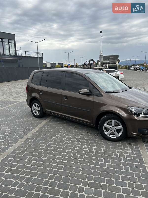 Микровэн Volkswagen Touran 2011 в Иршаве