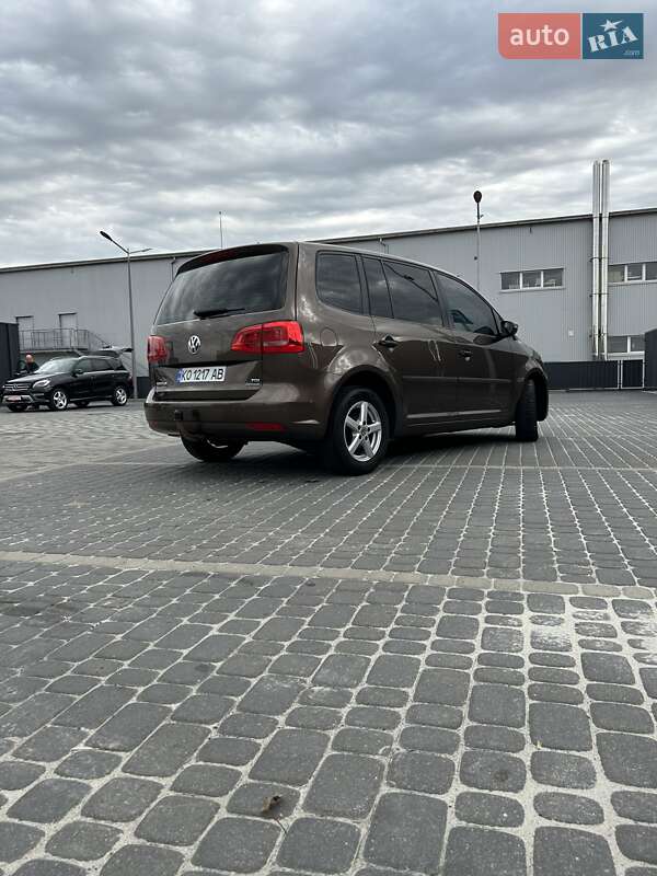 Микровэн Volkswagen Touran 2011 в Иршаве