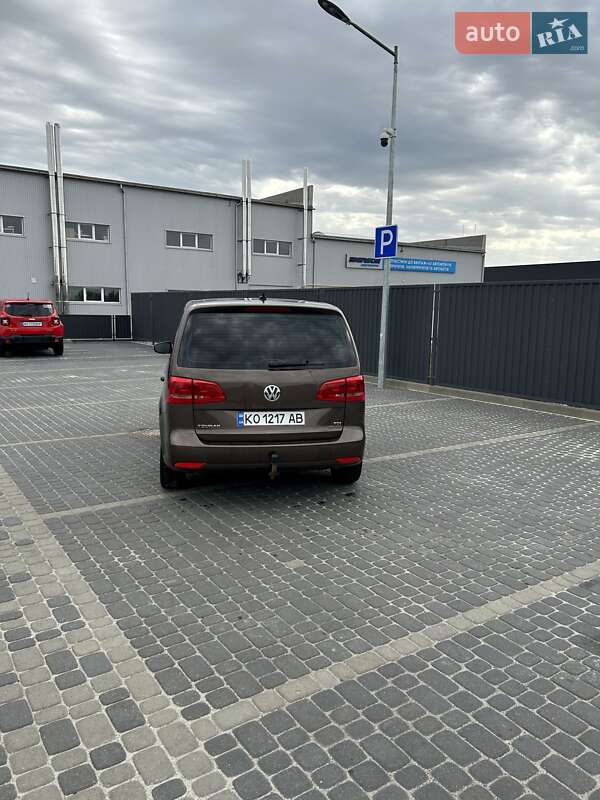 Микровэн Volkswagen Touran 2011 в Иршаве