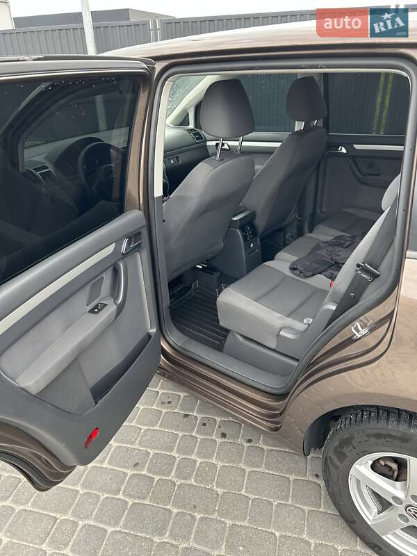 Микровэн Volkswagen Touran 2011 в Иршаве